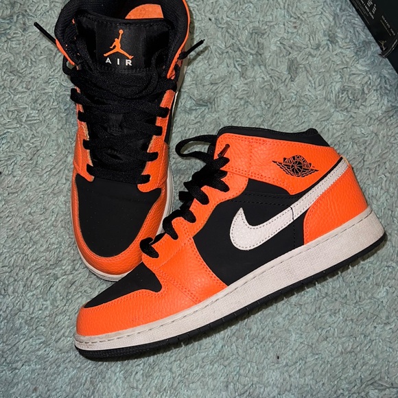 Air Jordan 1 - Picture 2 of 4